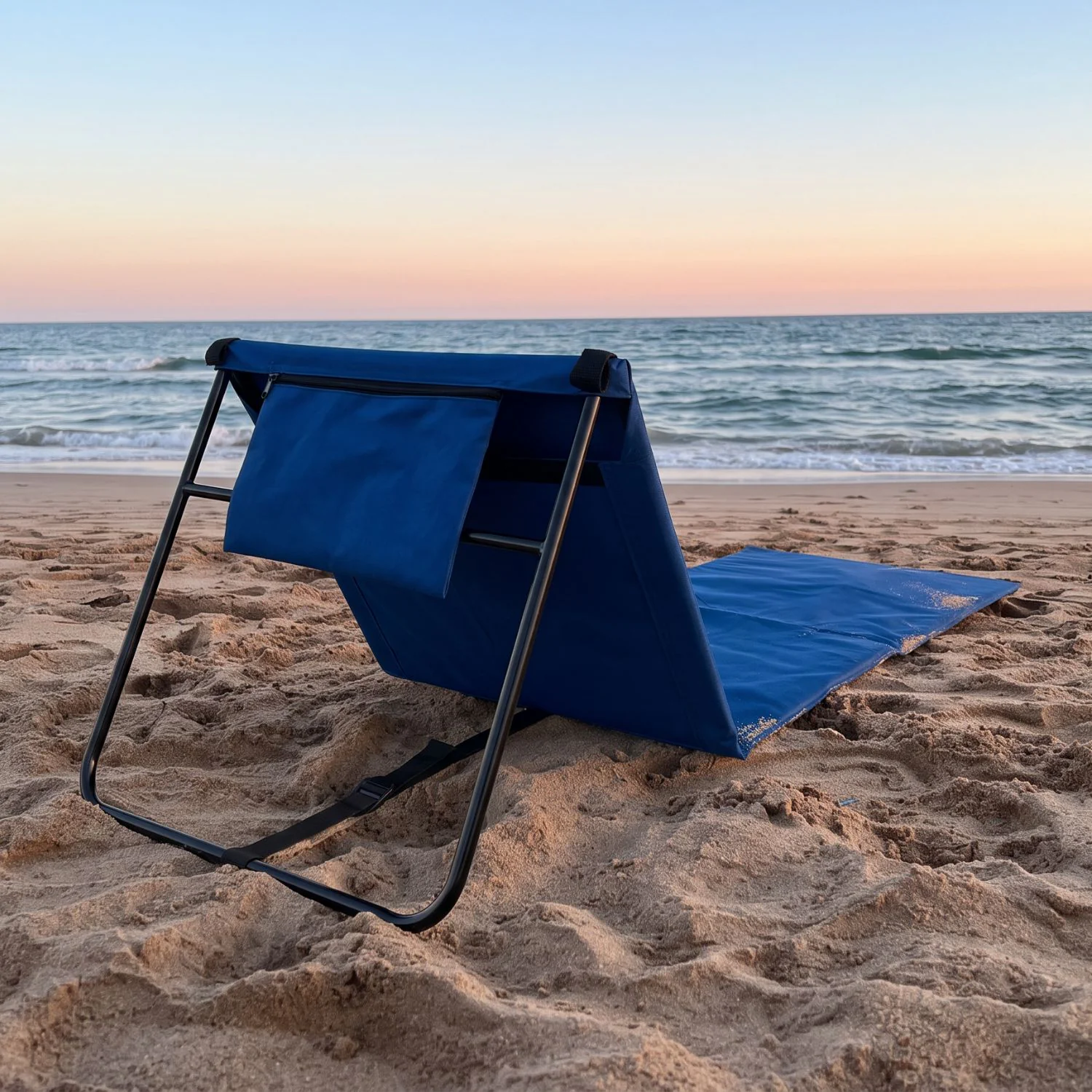 Silla de playa integrada en un entorno costero